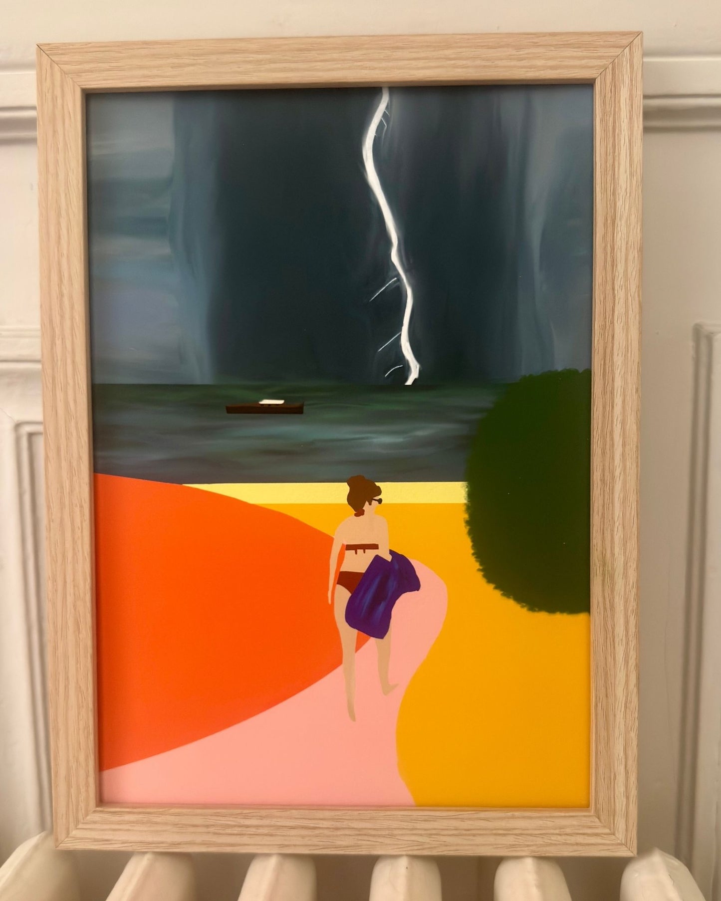 Illustration d’un femme marchant sur la plage un jour d’orage