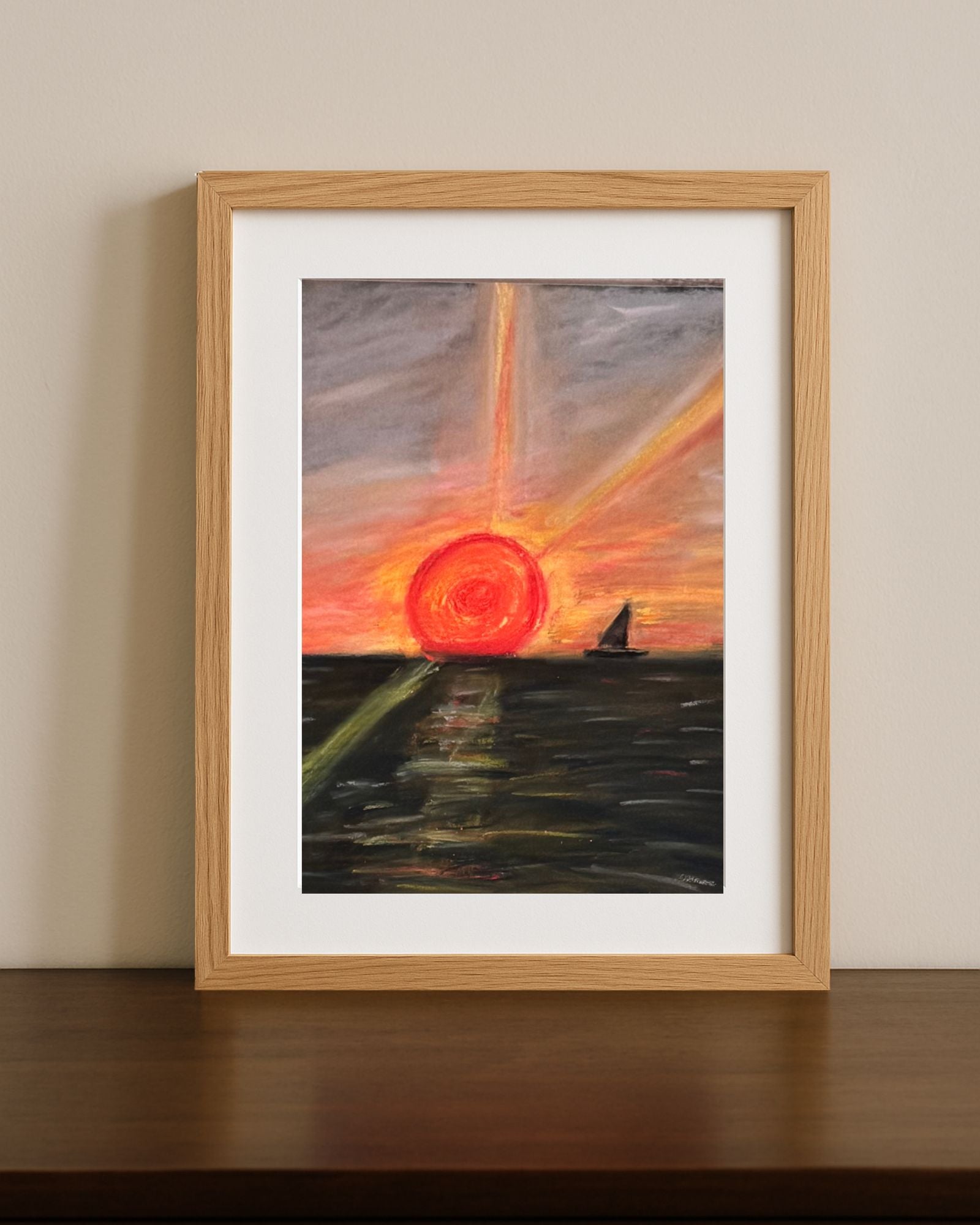 J'ai dessiné cette oeuvre originale un jour où je me questionnais sur mon rapport au temps.Un bateau, un coucher de soleil, et cette impression qu'on avance… même quand on doute de la direction.aux pastels secs sur papier  
Ce dessin aux pastels secs est devenu une métaphore : celle de la traversée.