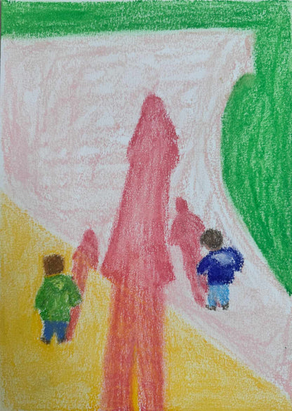 Dessin aux pastels à l'huile sur papier représentant une mère et ses enfants au parc. Jeu avec la taille des ombres sur le sol. Format A4 dessiné par Laurie George - Elle aime les couleurs.