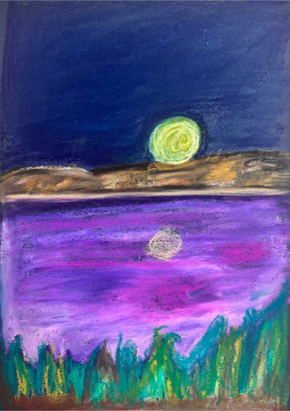 Dessin au pastel sur papier représentant la pleine lune sur un paysage de bord de mer. Format A4. Dessiné par Laurie George - Elle aime les couleurs.